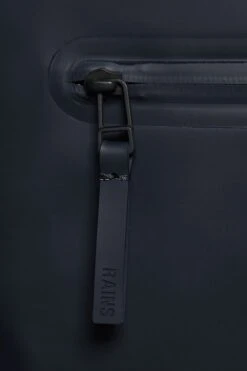 Mochila Roll Top Rucksac Rains Azul Marino (Navy) 9 Mochila Roll Top Rucksac Rains Azul Marino (Navy) -Equipaje Serie Tienda 24654