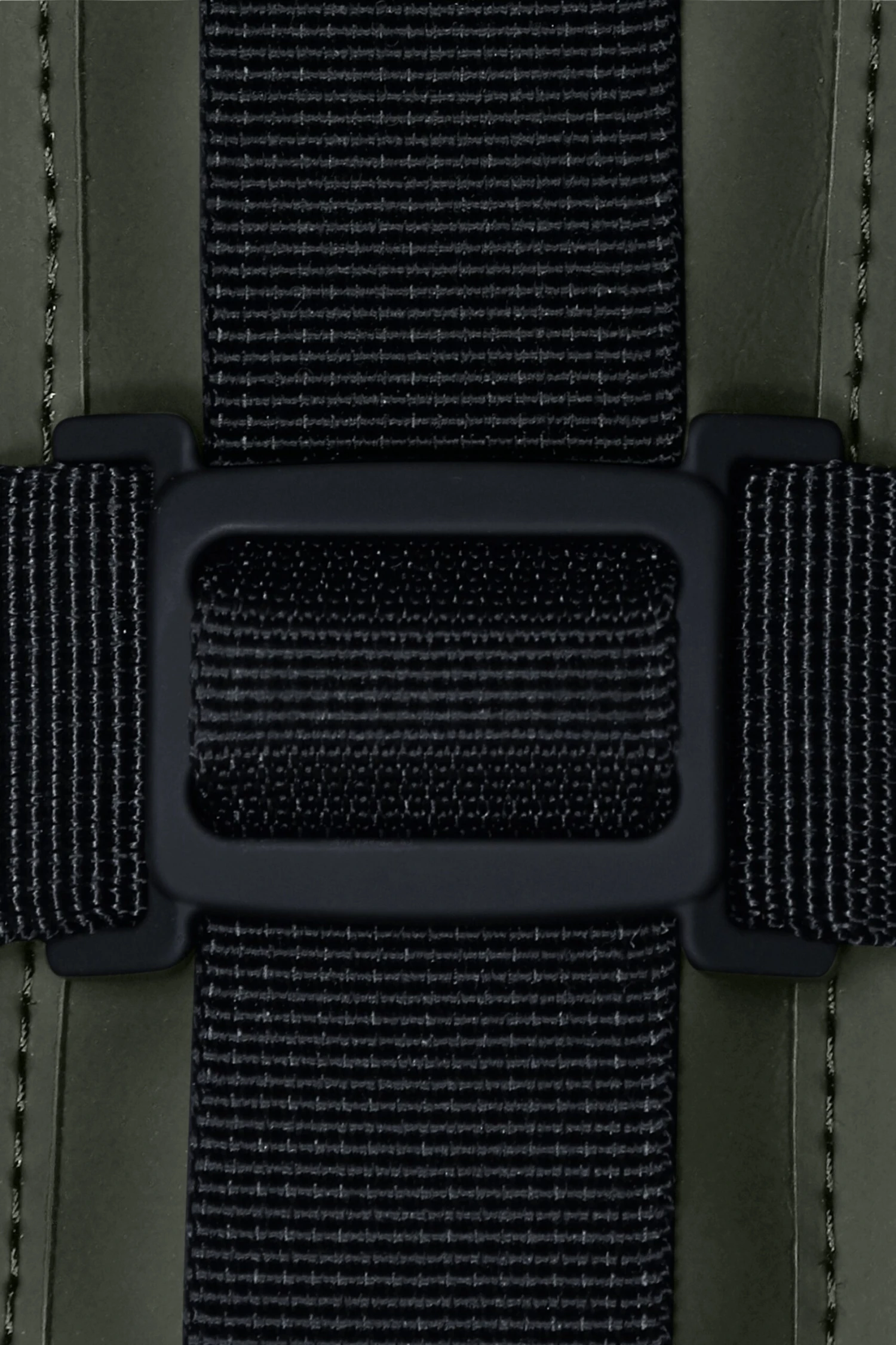 Mochila Rains Charger Verde (Green) 5 Mochila Rains Charger Verde (Green) - Imagen 3