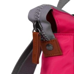 Mochila Roka London Bantry B Pequeña Sostenible Nylon Rosa (Raspberry) -Equipaje Serie Tienda 24895
