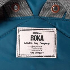 Mochila Roka London Canfield B Pequeña Sostenible Nylon Azul (Marine) -Equipaje Serie Tienda 25123