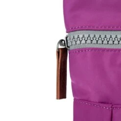 Mochila Roka London Canfield B Pequeña Sostenible Nylon Violeta (Violet) -Equipaje Serie Tienda 27309