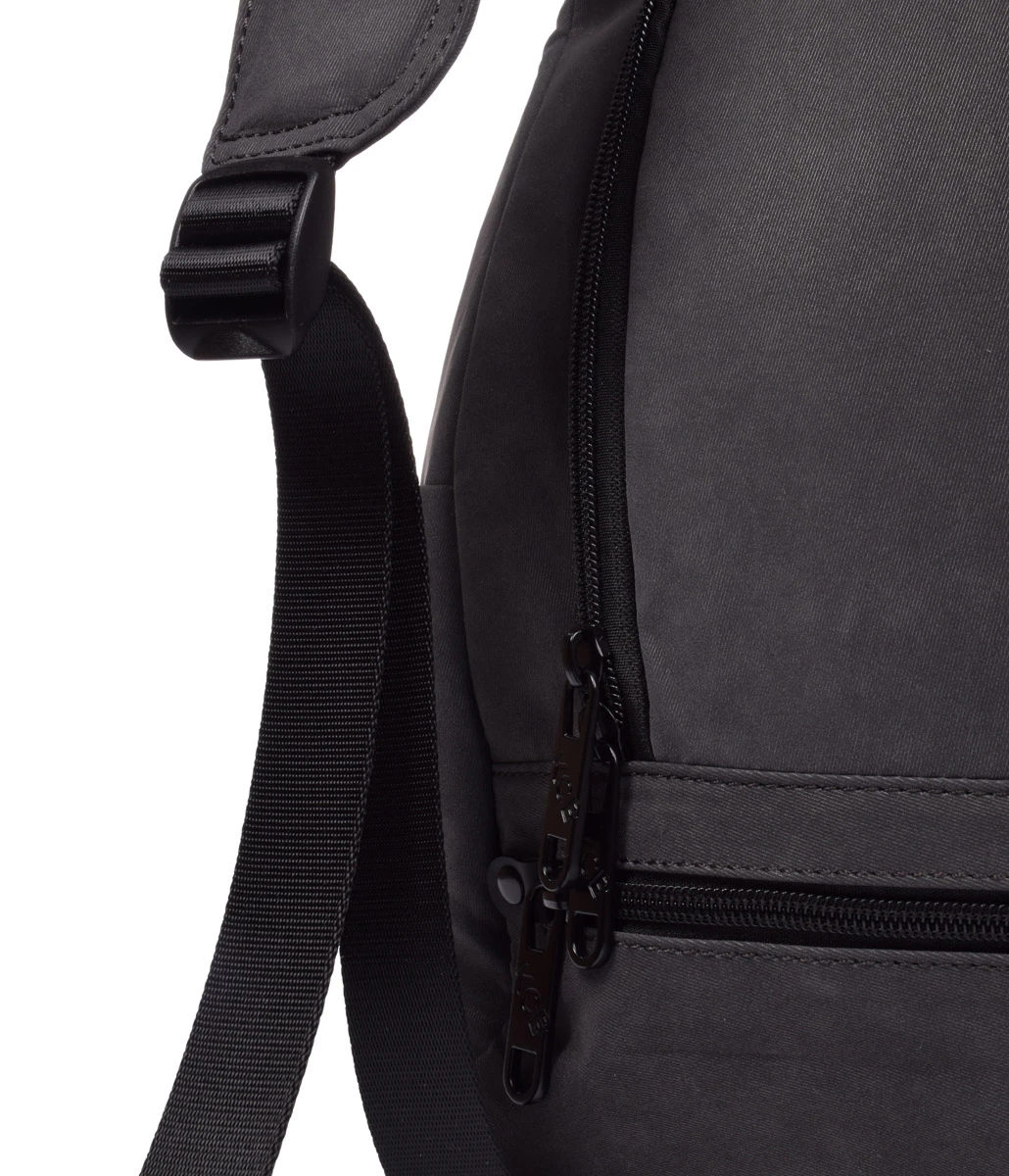 Mochila Pequeña Apertura Trasera KCB 2704 Negro 6 Mochila Pequeña Apertura Trasera KCB 2704 Negro - Imagen 4