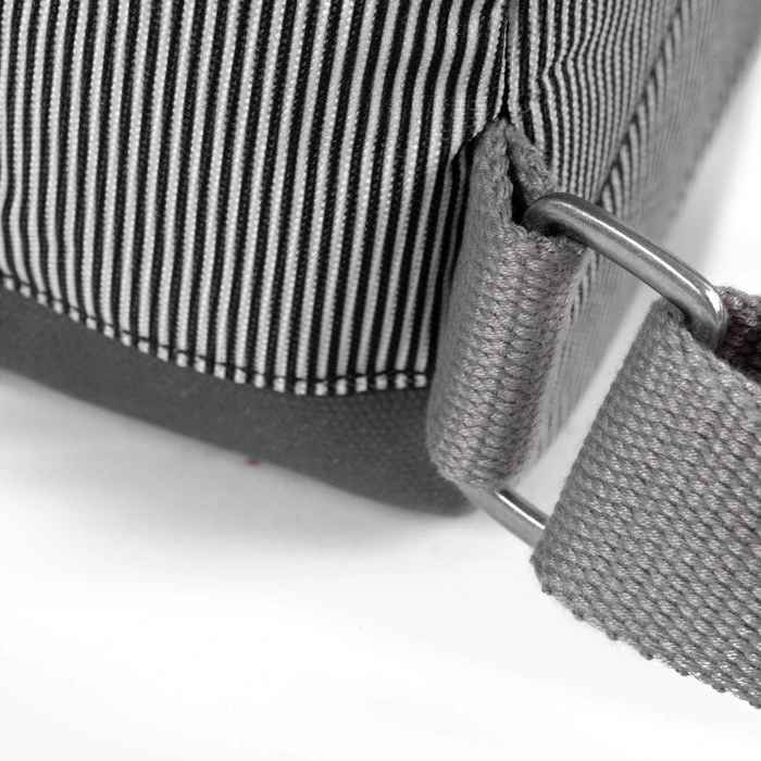 Mochila Roka London Bantry B Pequeña Sost. Canvas Gris Rayas Mono Stripe 9 Mochila Roka London Bantry B Pequeña Sost. Canvas Gris Rayas Mono Stripe - Imagen 7