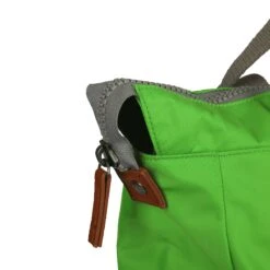 Mochila Roka London Bantry B Pequeña Sostenible Nylon Verde (Kelly Green) -Equipaje Serie Tienda 31738